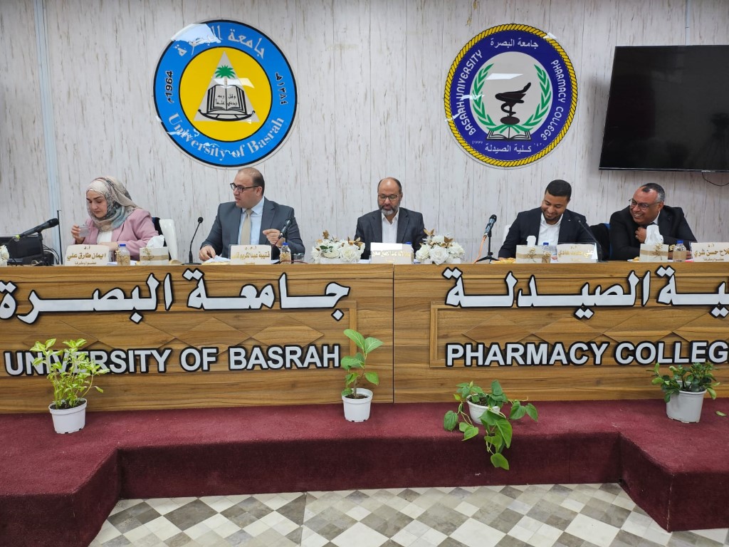 السيد عميد كلية الصيدلة عضوا في لجنة مناقشة رسالة ماجستير في جامعة البصرة