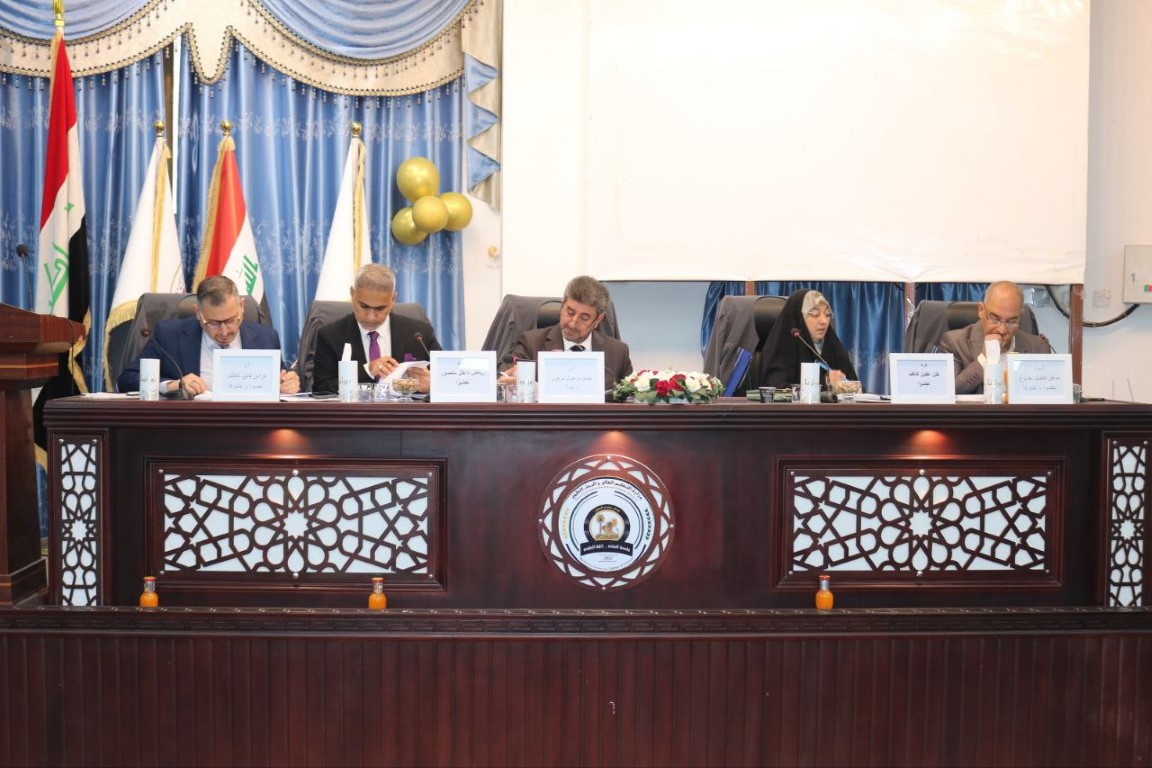 عميد كلية التربية في جامعة العين يترأس لجنة مناقشة رسالة ماجستير في الفيزياء بجامعة المثنى