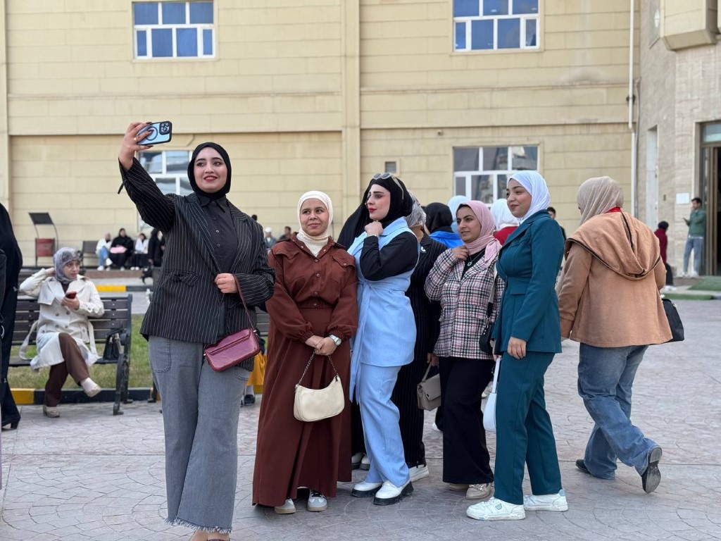 جامعة العين العراقية تستقبل طالبات ثانوية الريام للبنات في سفرة علمية