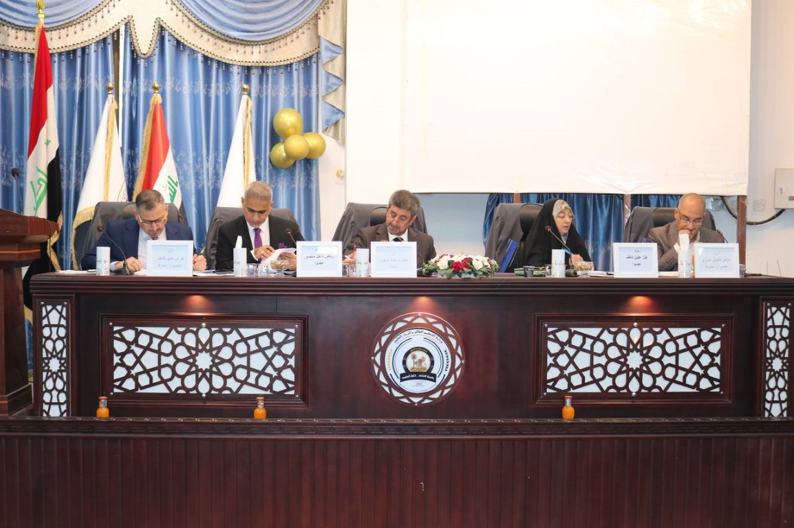 عميد كلية الهندسة عضواً ومشرفاً في مناقشة رسالة ماجستير في جامعة المثنى