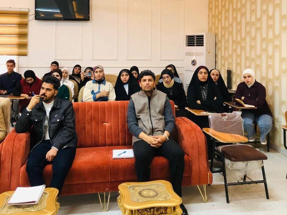 زيارة طلبة الذكاء الاصطناعي لكلية التربية للعلوم الانسانية