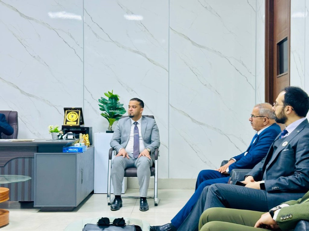 اجتماع عميد كلية التقنيات الصحية والطبية مع أساتذة المواد الوزارية التقويمية