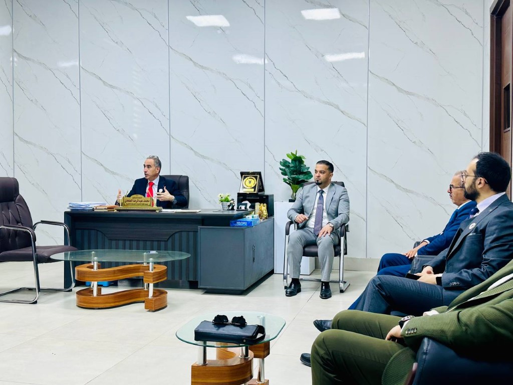 اجتماع عميد كلية التقنيات الصحية والطبية مع أساتذة المواد الوزارية التقويمية