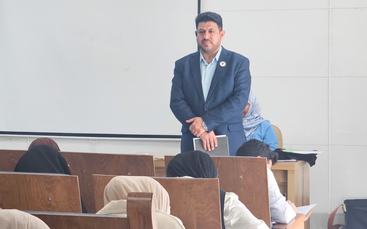 جولة تفقدية في القاعات الامتحانية