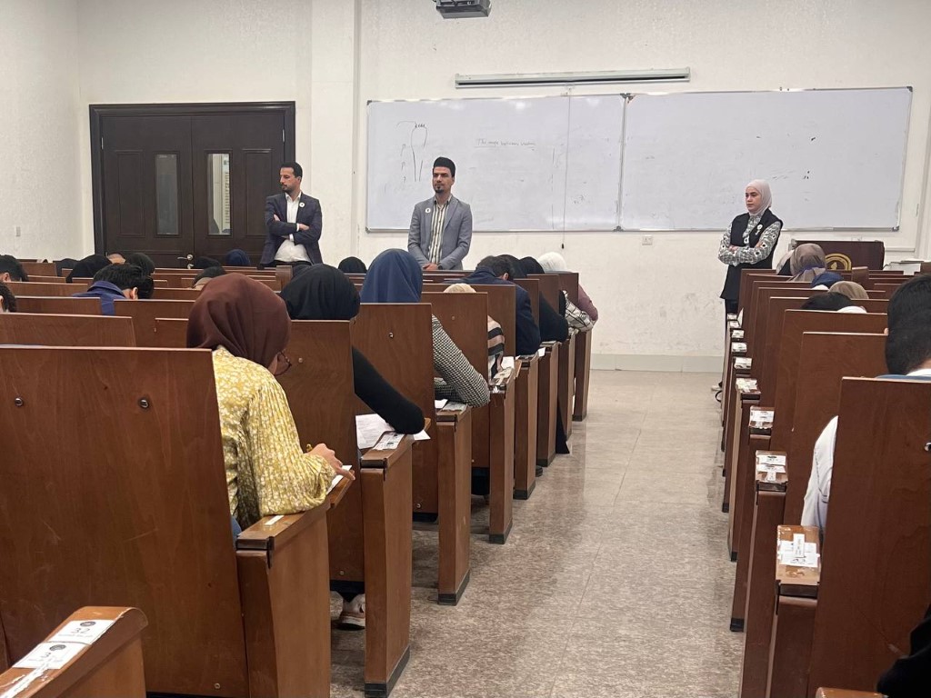 جانب من الامتحانات الشهرية لعدد من المراحل في كلية طب الأسنان