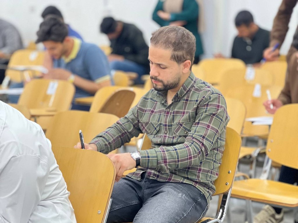 جانب من الامتحانات الشهرية لعدد من المراحل في كلية طب الأسنان